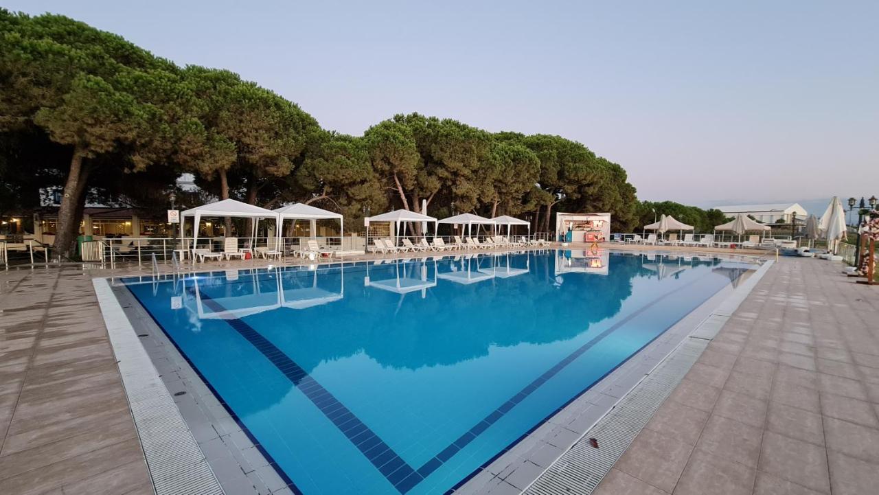 Sporkoey Hotel & Beach Club Darica  Bagian luar foto