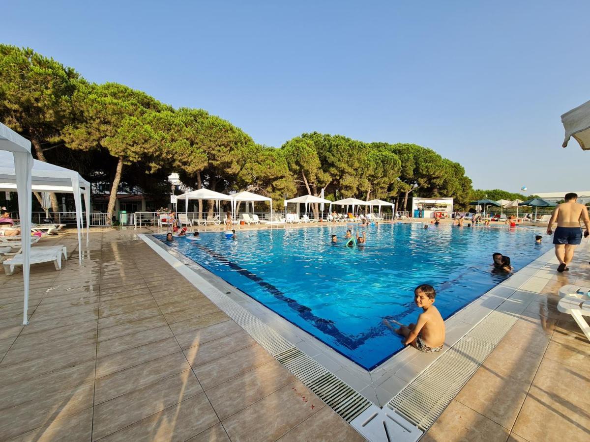 Sporkoey Hotel & Beach Club Darica  Bagian luar foto