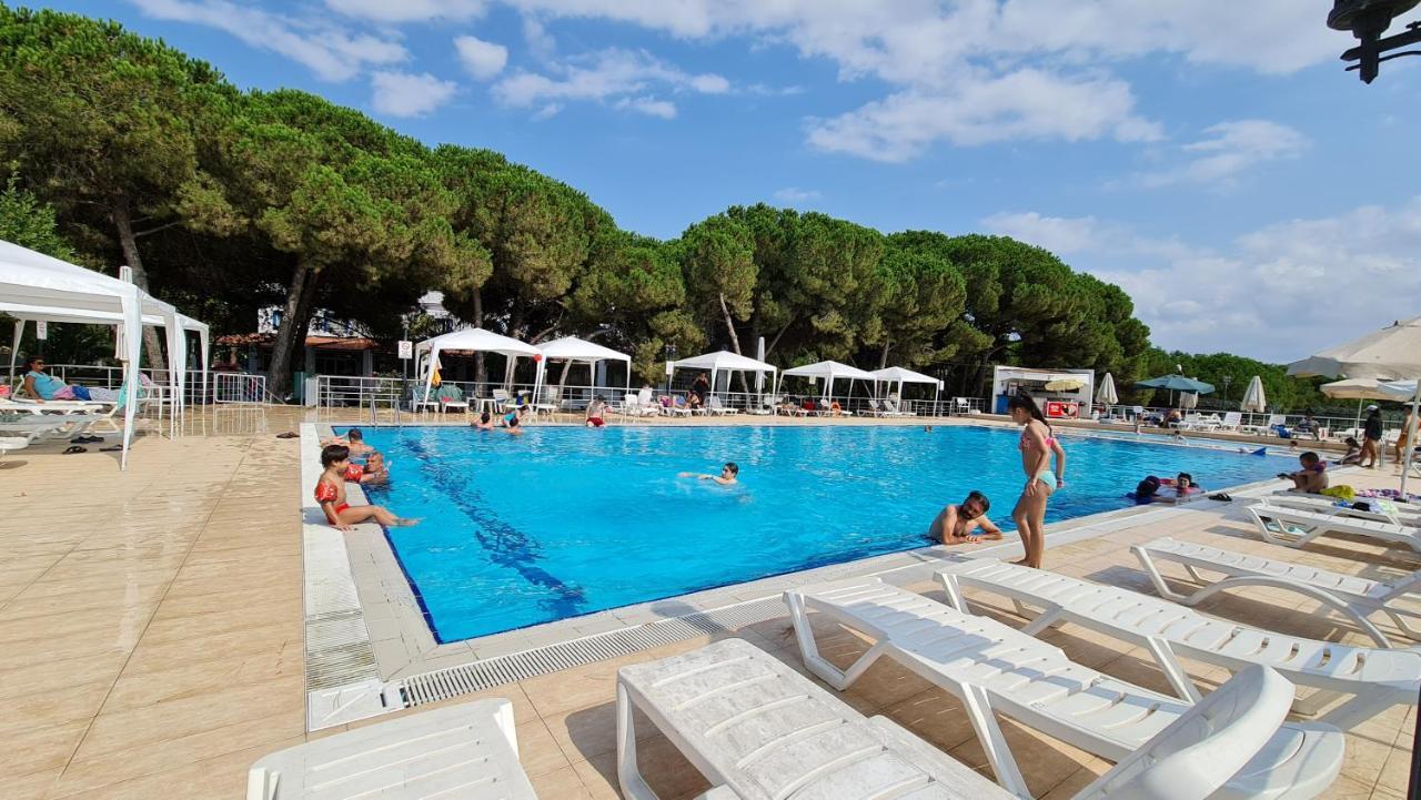 Sporkoey Hotel & Beach Club Darica  Bagian luar foto